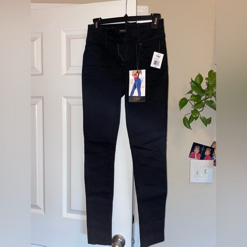 Never worn YMI black skinny jeans